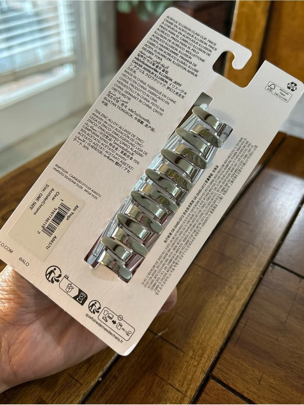 ALO Yoga Acrylic Illusion Claw Clip Clear | NWT - Picture 3 of 3